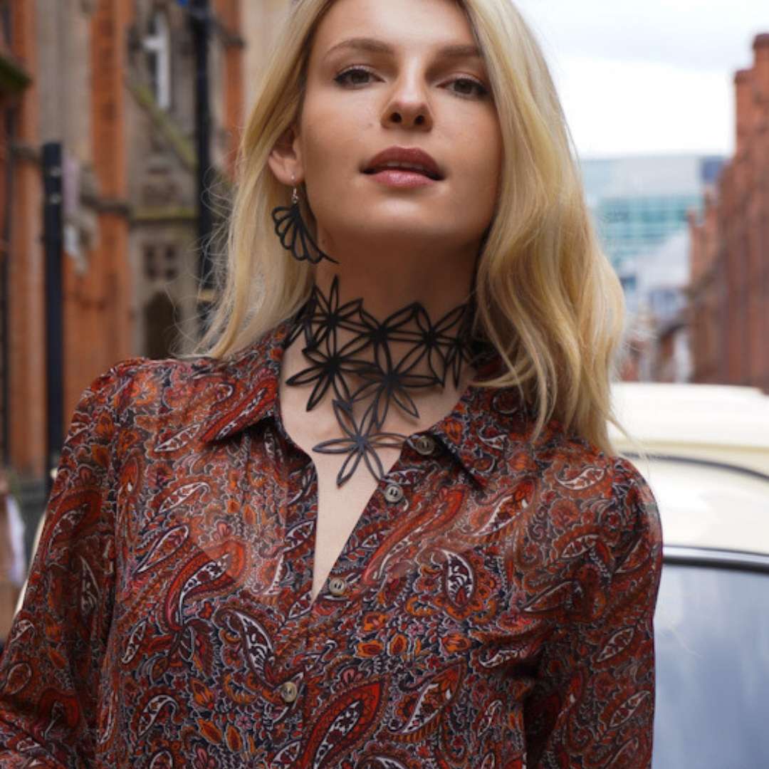 Pentas Star-shaped Flower Statement Choker-2