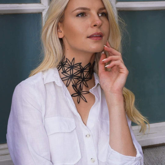 Pentas Star-shaped Flower Statement Choker-0